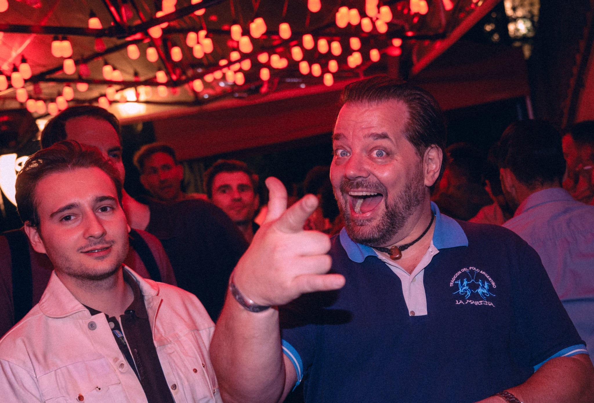 Ausgelassene Stimmung in der Boazn München mit Crowd — Wenn aus dem Klo eine Kneipe wird